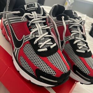 Nike Vomero 5 Sneakers